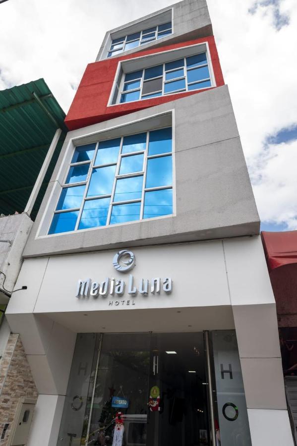Hotel Media Luna Cúcuta Kültér fotó